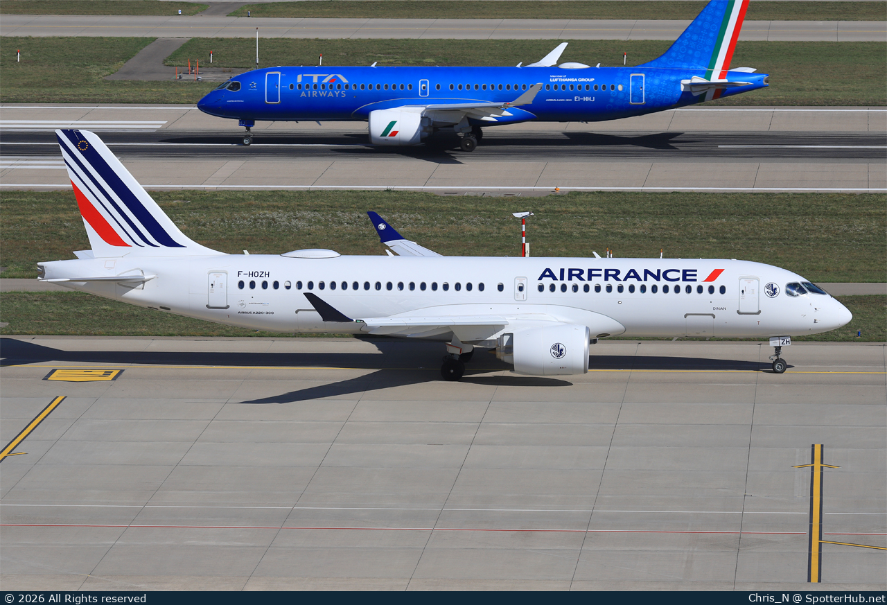 Photo of F-HOZH - Airbus A220-300 operated by Air France