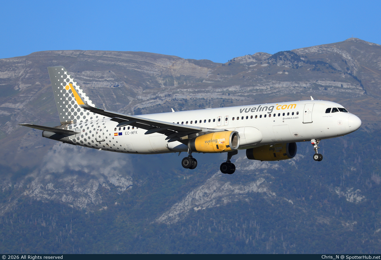 Photo of EC-MFK - Airbus A320-232 operated by Vueling