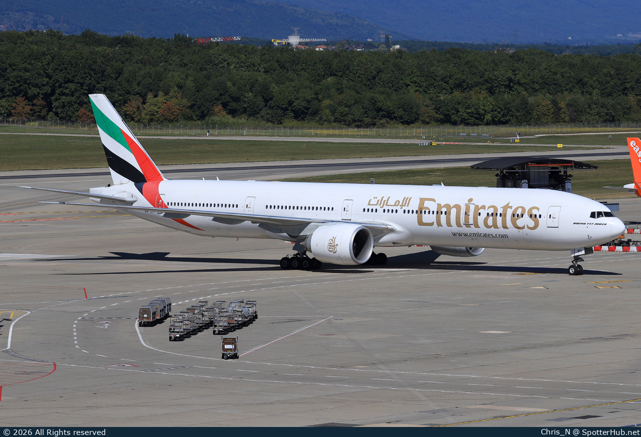 Photo of A6-EPI - Boeing 777-31H(ER) operated by Emirates