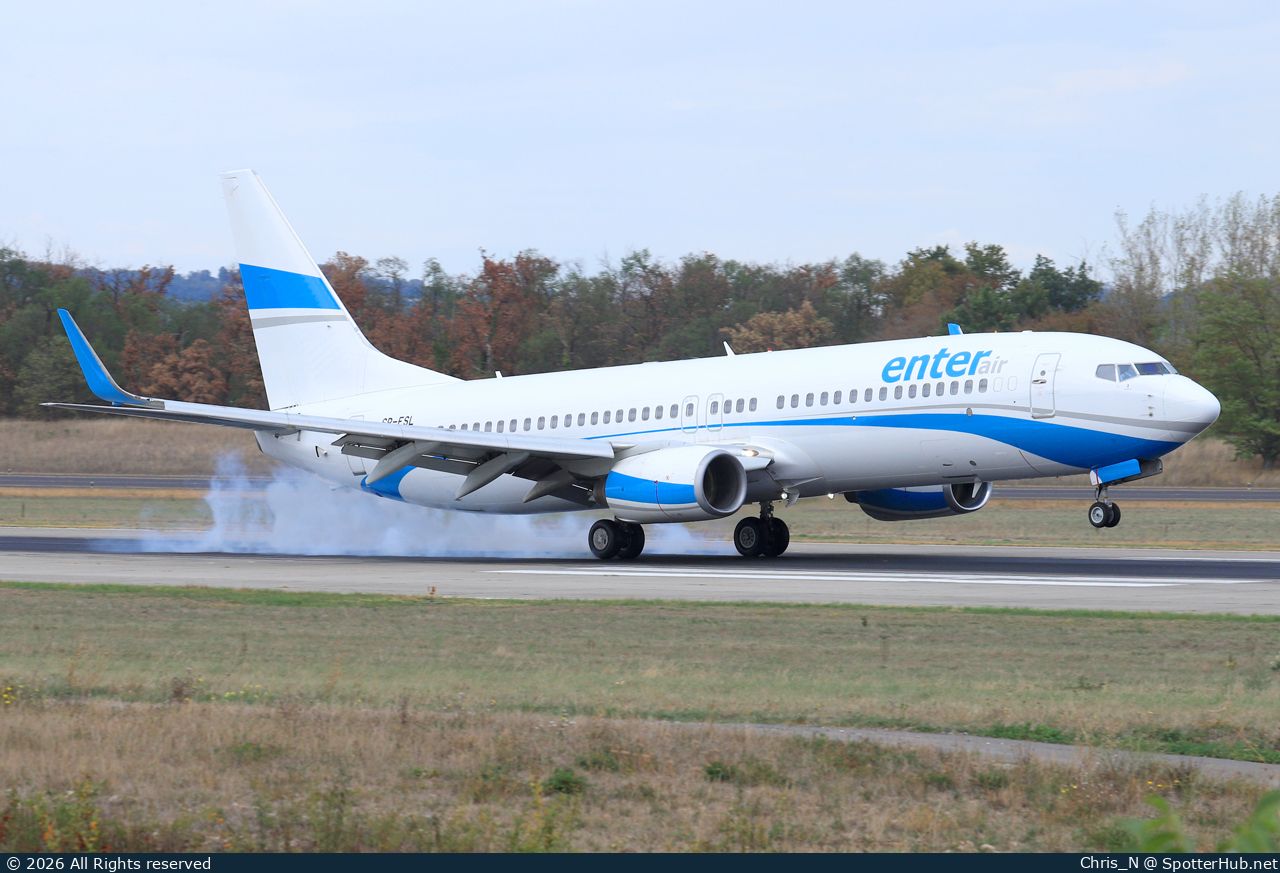 Photo of SP-ESL - Boeing 737-86N operated by Enter Air