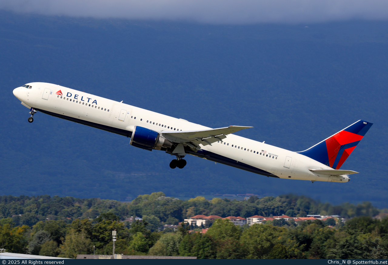 Photo of N825MH - Boeing 767-432(ER) operated by Delta Air Lines