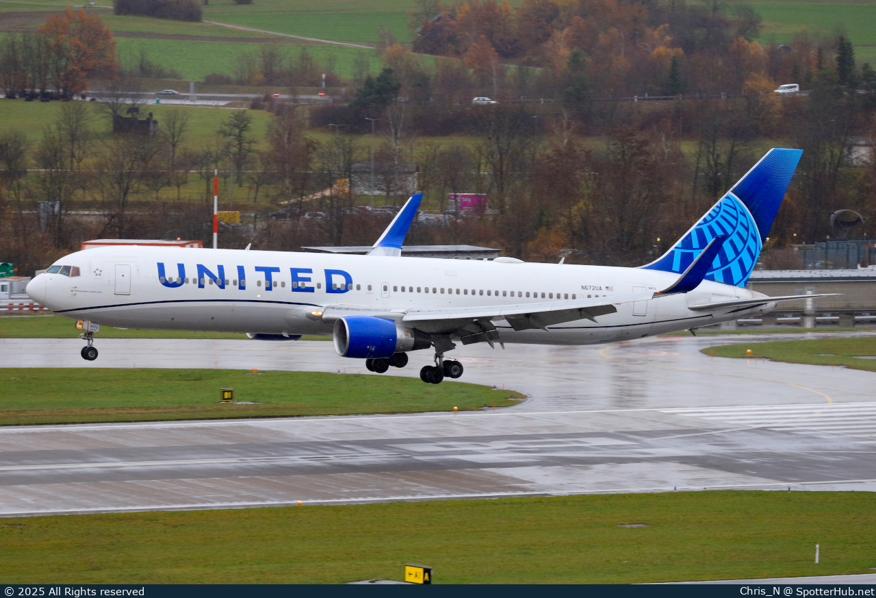 Photo of N672UA - Boeing 767-322(ER) operated by United Airlines