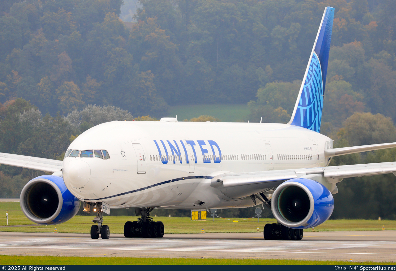 Photo of N786UA - Boeing 777-222(ER) operated by United Airlines