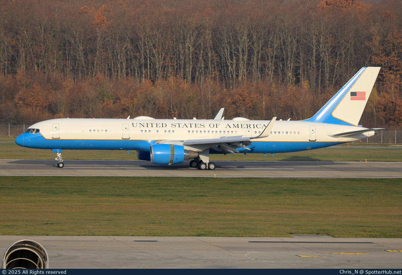 Photo of 99-0004 - Boeing C-32A operated by US Air Force