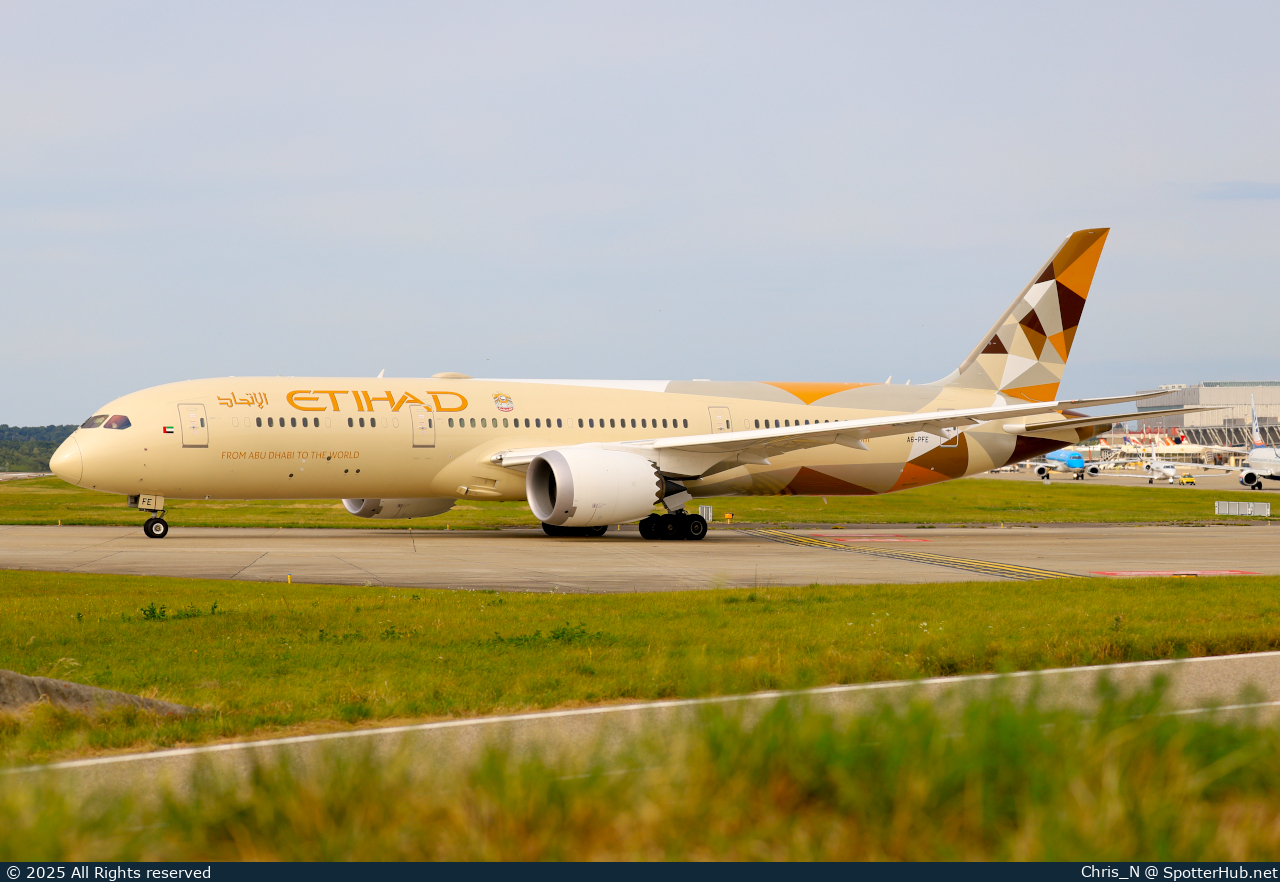Photo of A6-PFE - Boeing 787-9 Dreamliner operated by United Arab Emirates Presidential Flight