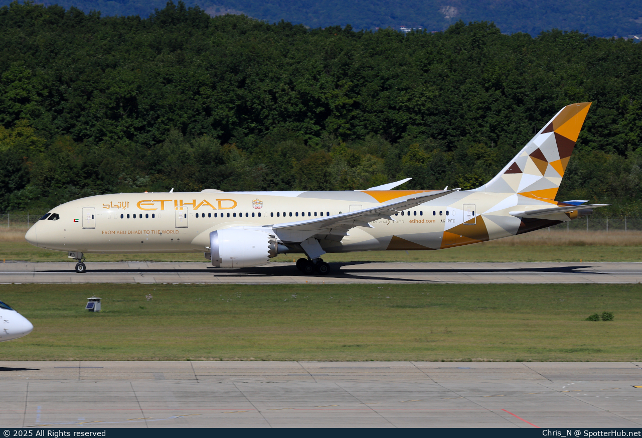 Photo of A6-PFC - Boeing 787-8 Dreamliner operated by United Arab Emirates Presidential Flight