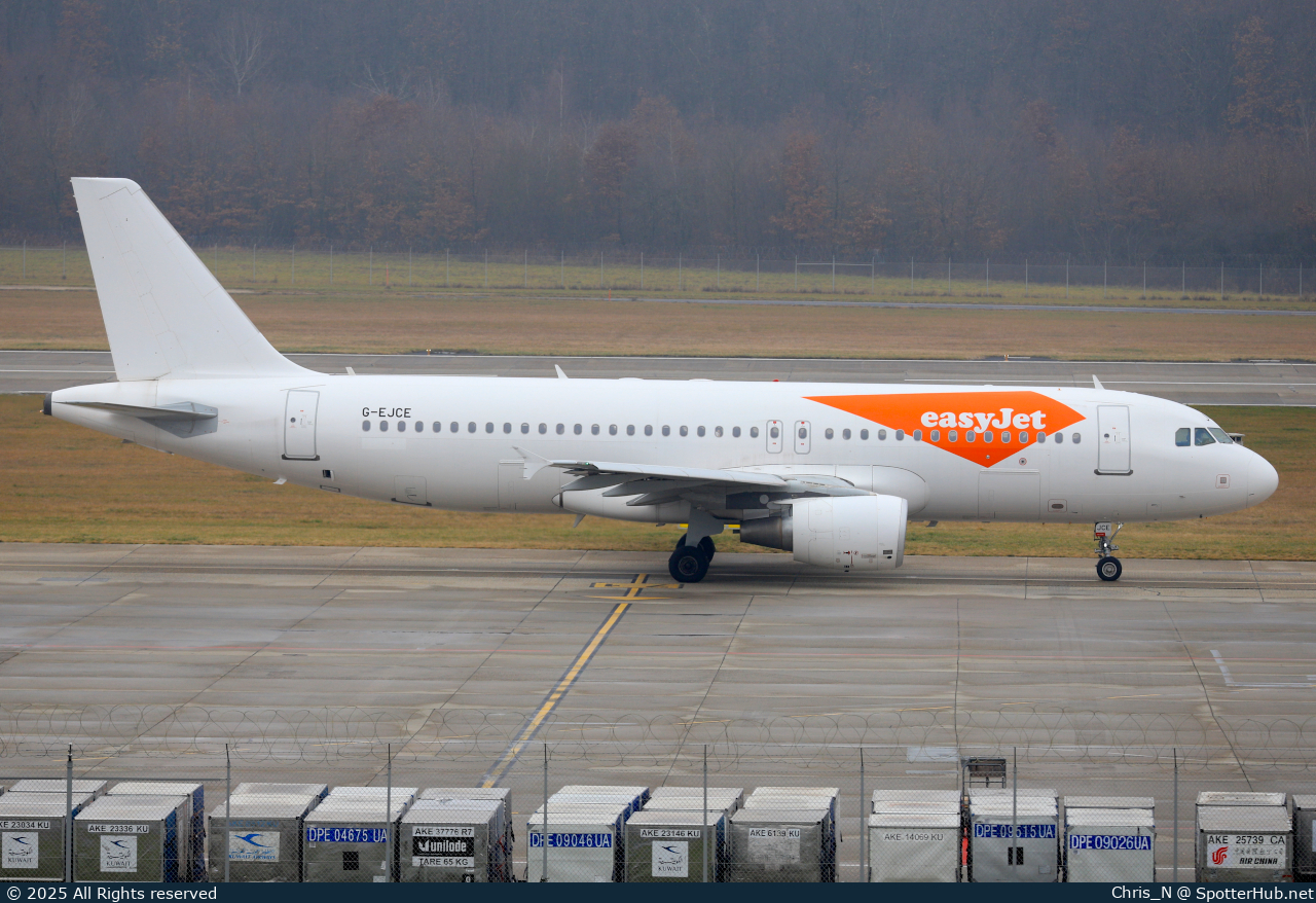 Photo of G-EJCE - Airbus A320-214 operated by easyJet