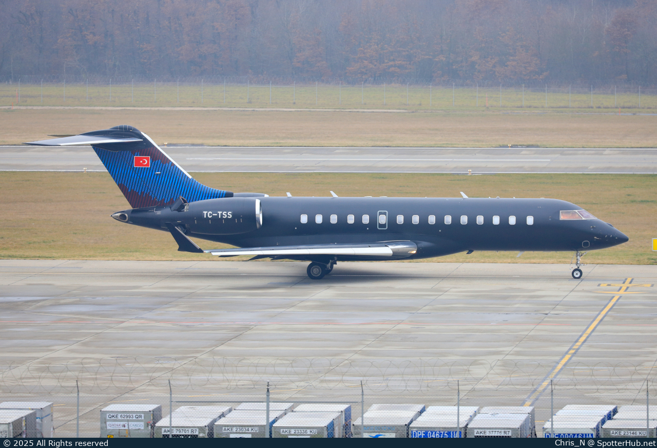 Photo of TC-TSS - Bombardier Global Express XRS operated by Genel Air
