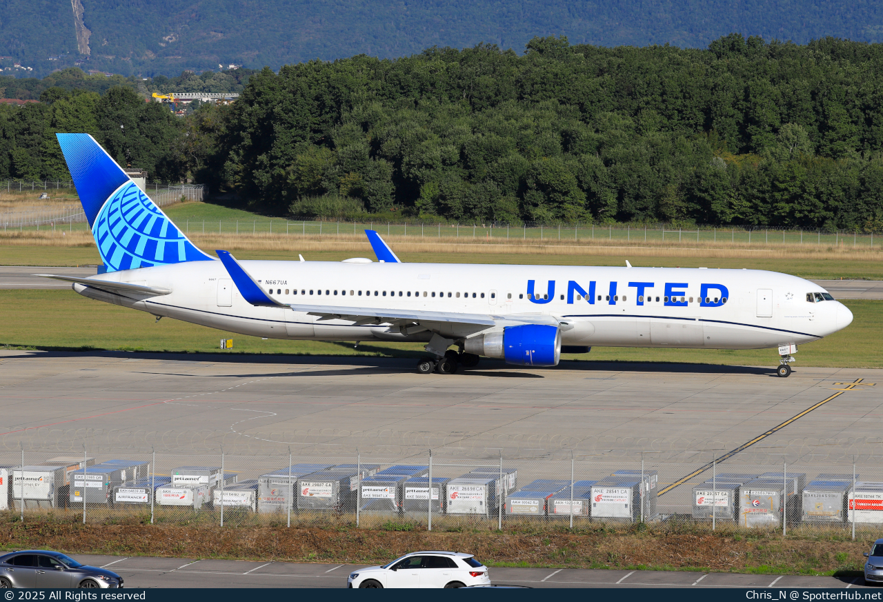 Photo of N667UA - Boeing 767-322(ER) operated by United Airlines