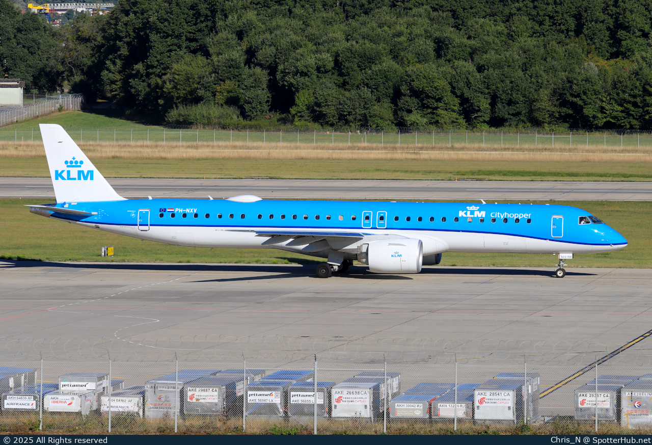 Photo of PH-NXV - Embraer ERJ-195-E2 operated by KLM Cityhopper