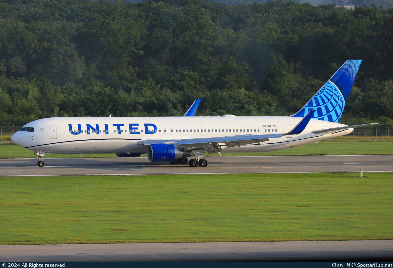 Photo of N652UA - Boeing 767-322(ER) operated by United Airlines
