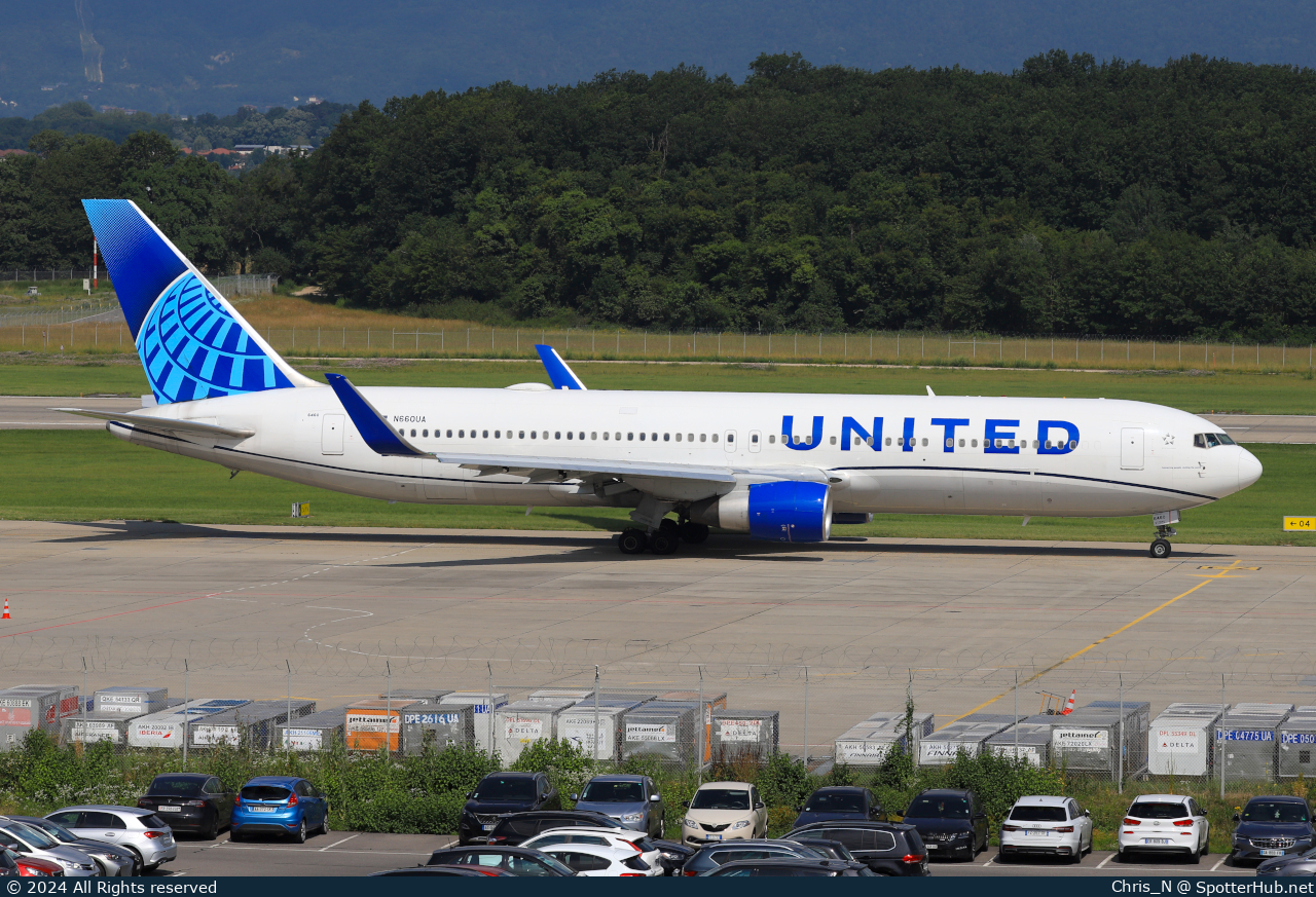 Photo of N660UA - Boeing 767-322(ER) operated by United Airlines