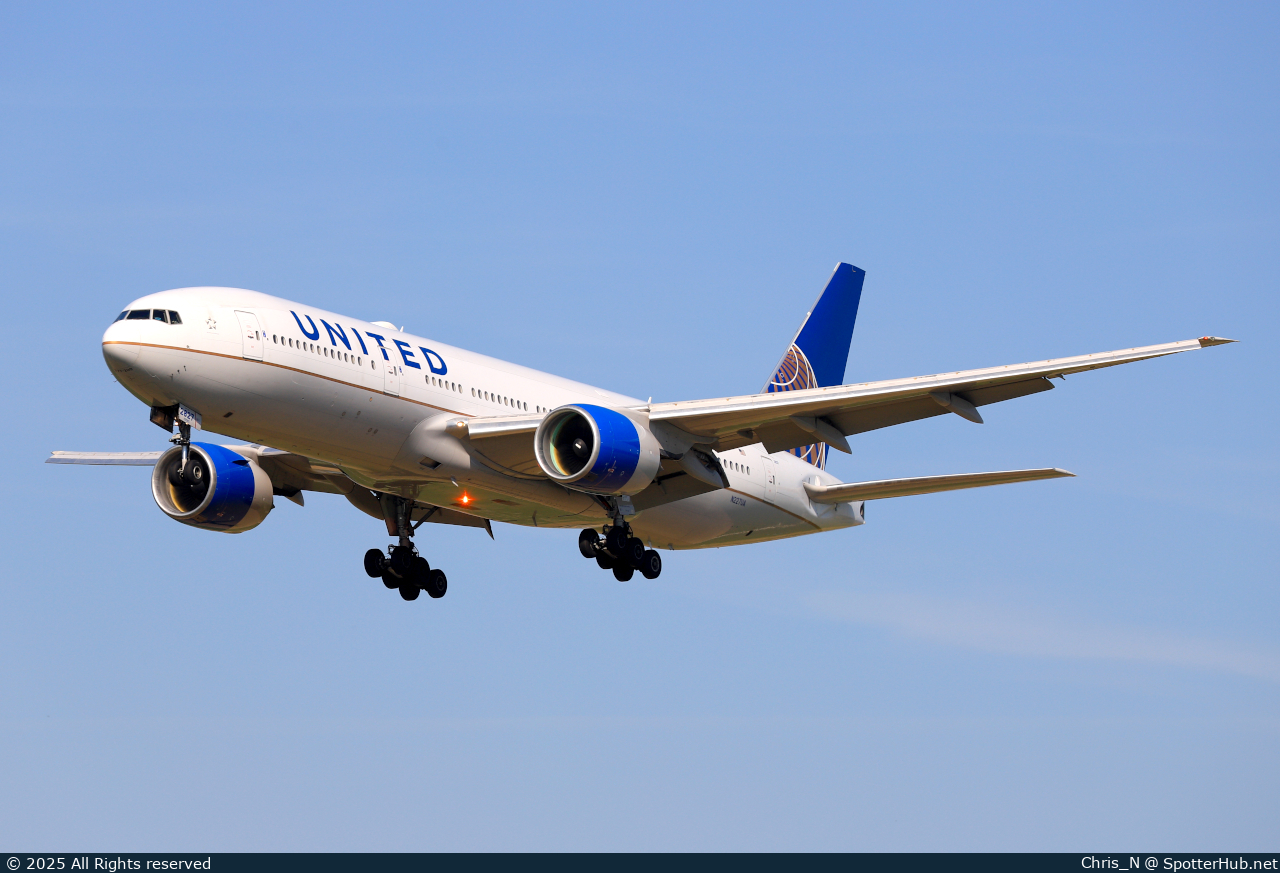 Photo of N227UA - Boeing 777-222(ER) operated by United Airlines