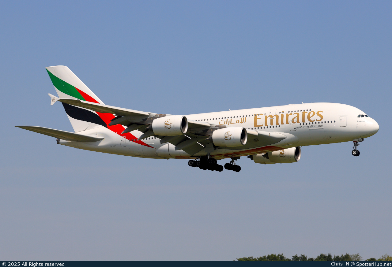 Photo of A6-EDQ - Airbus A380-861 operated by Emirates