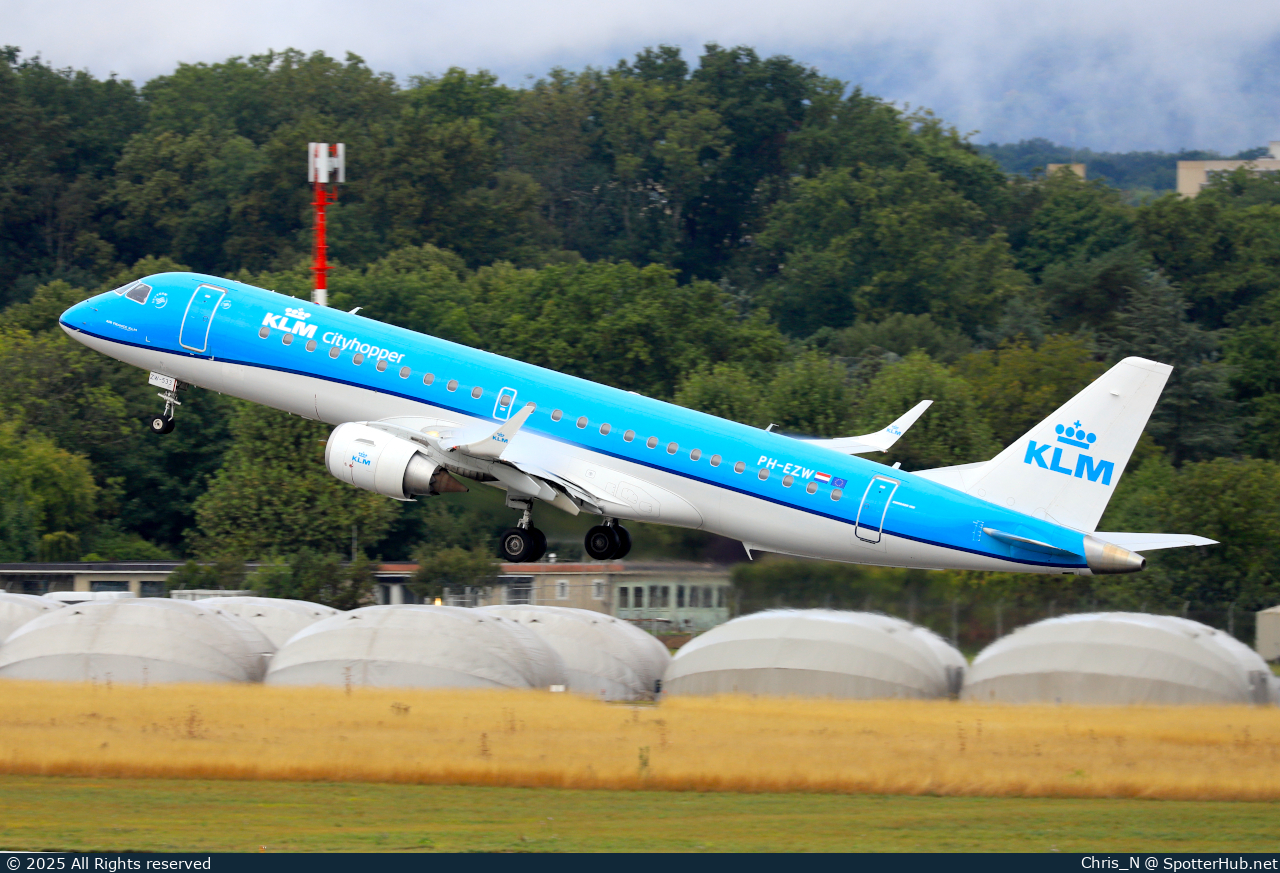 Photo of PH-EZW - Embraer ERJ-190STD operated by KLM Cityhopper