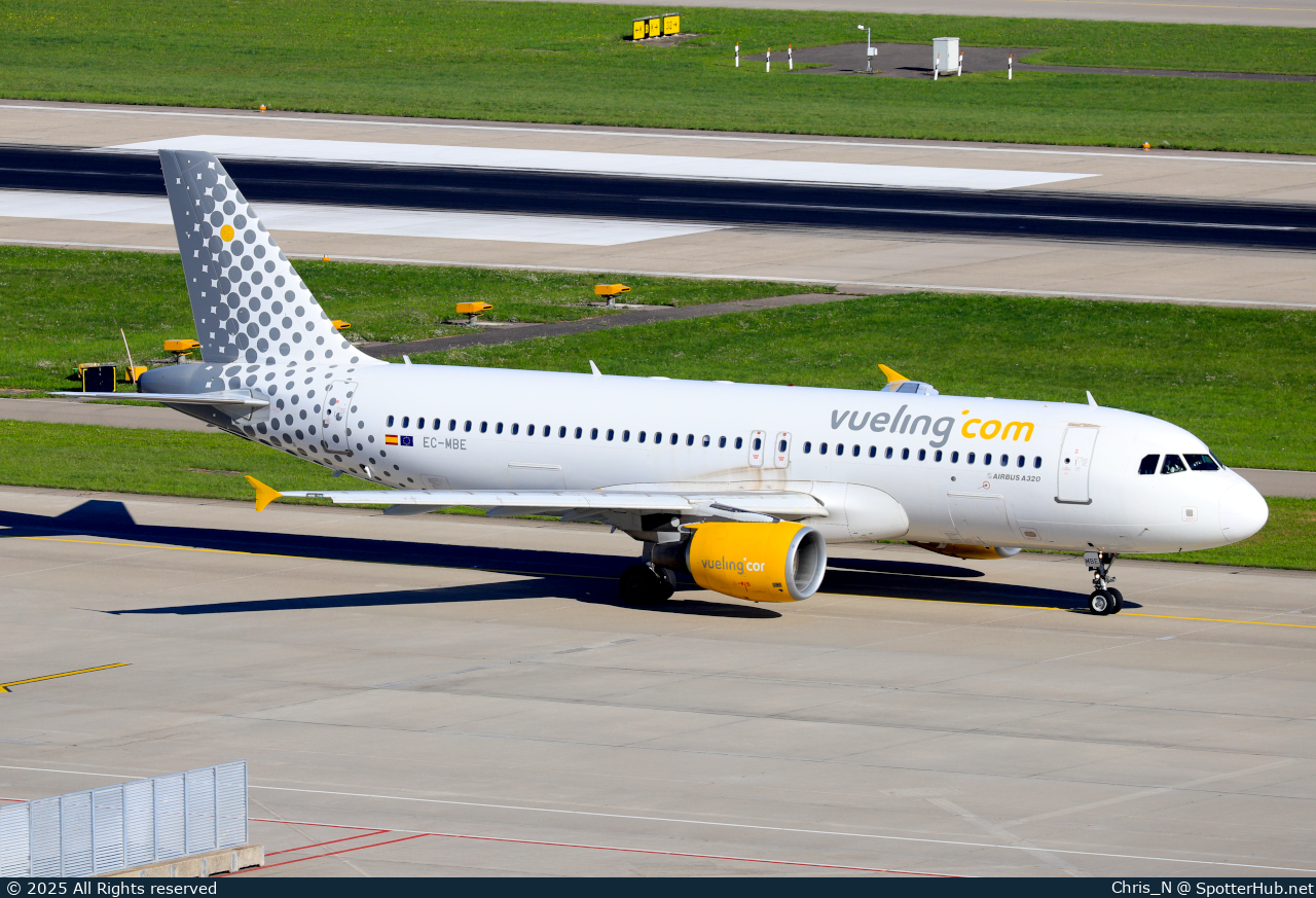 Photo of EC-MBE - Airbus A320-214 operated by Vueling