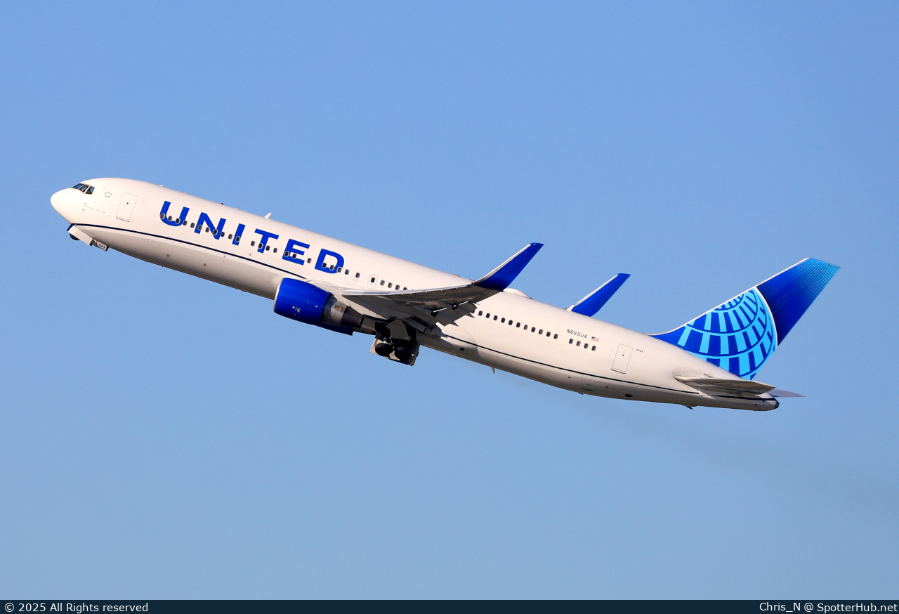 Photo of N665UA - Boeing 767-322(ER) operated by United Airlines