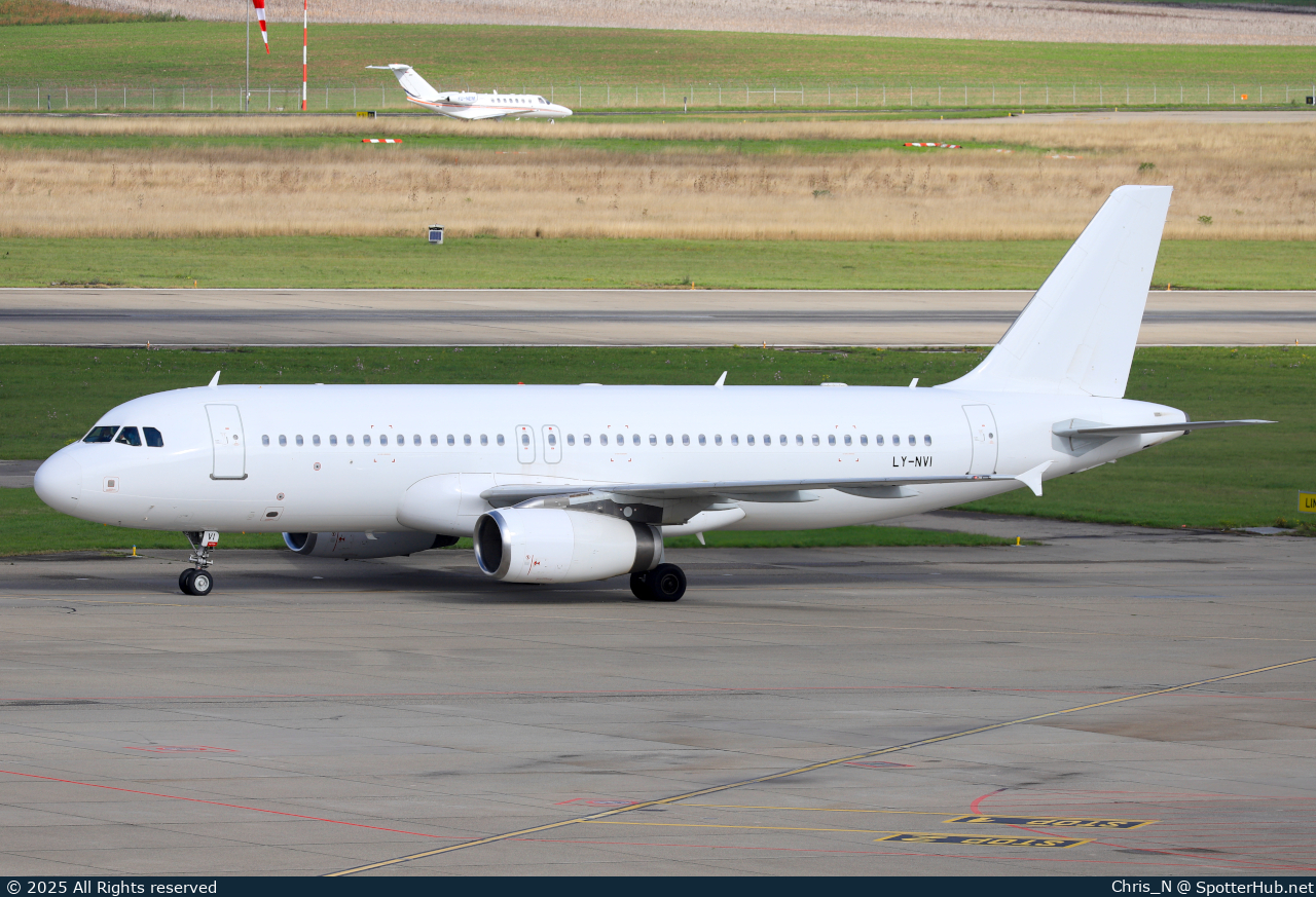 Photo of LY-NVI - Airbus A320-232 operated by Avion Express