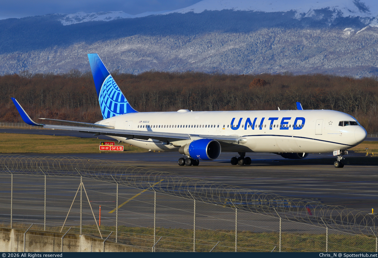 Photo of N661UA - Boeing 767-322(ER) operated by United Airlines