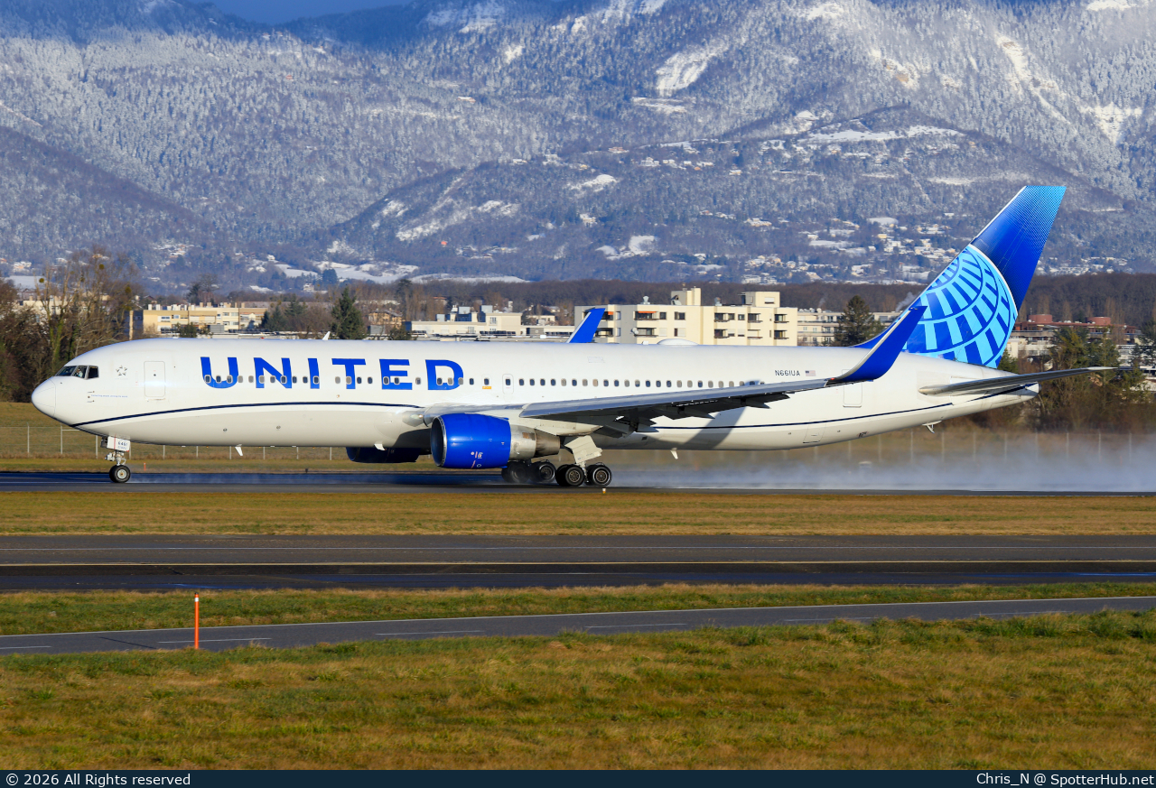 Photo of N661UA - Boeing 767-322(ER) operated by United Airlines