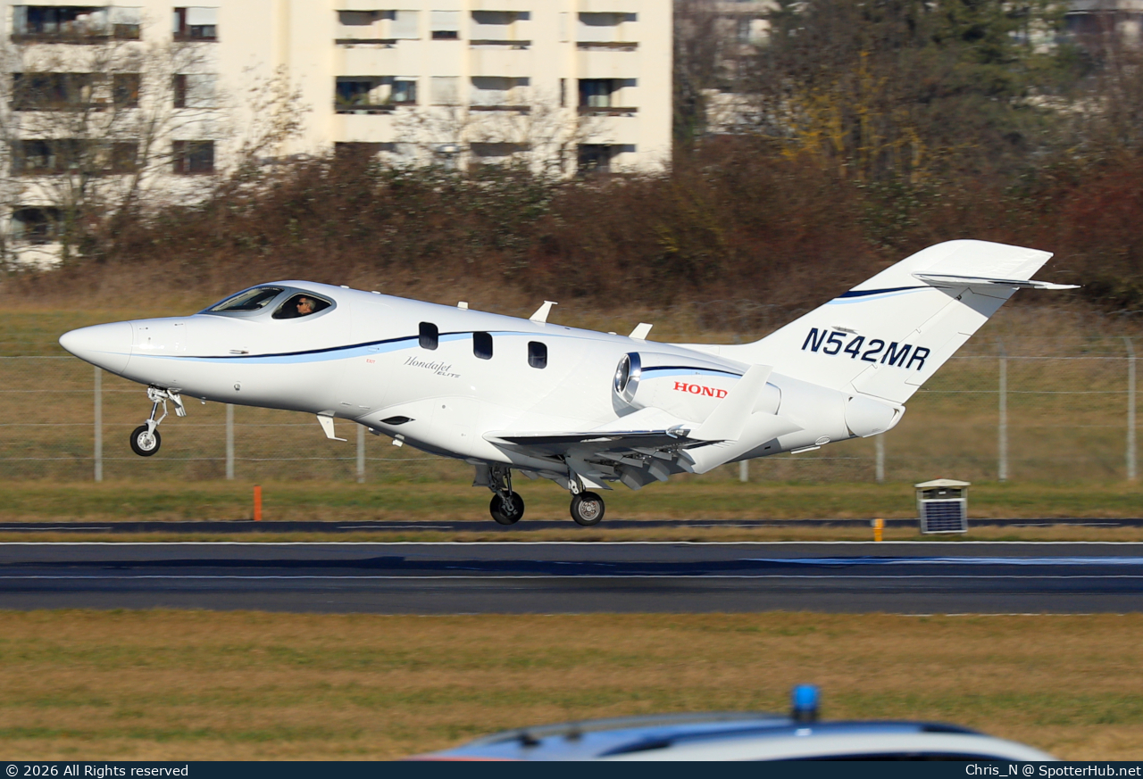 Photo of N542MR - Honda HA-420 HondaJet Elite operated by Clay Lacy Aviation