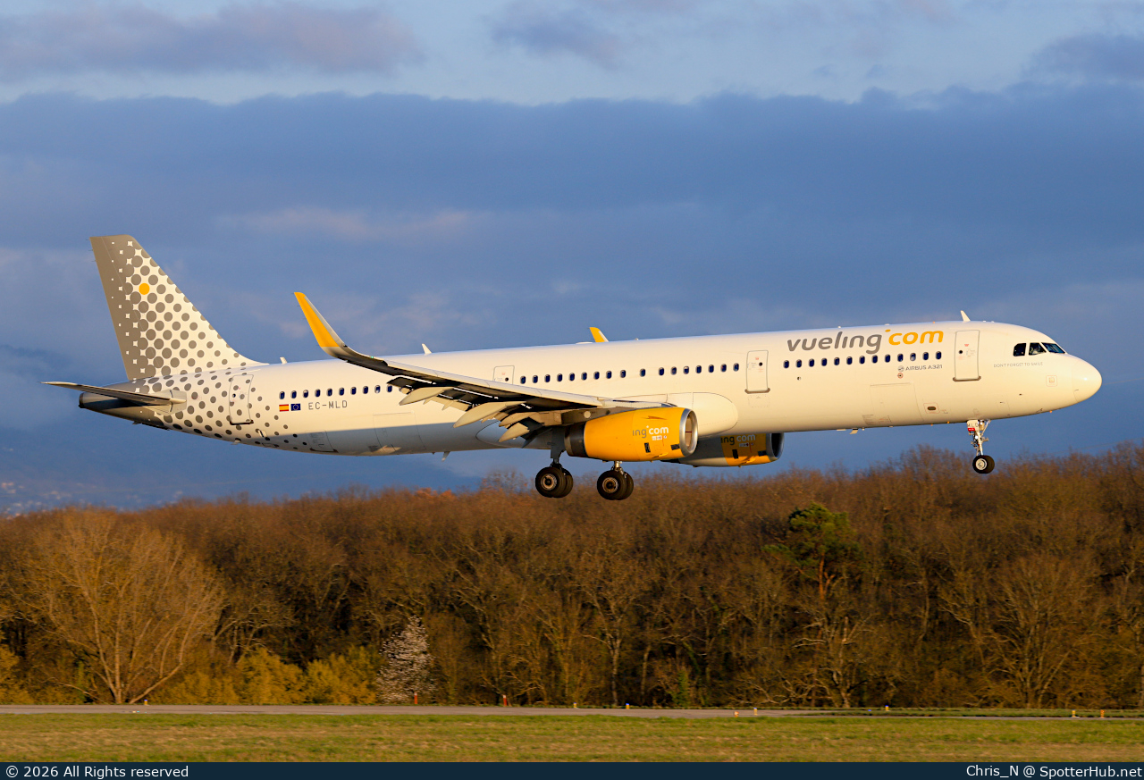 Photo of EC-MLD - Airbus A321-231 operated by Vueling