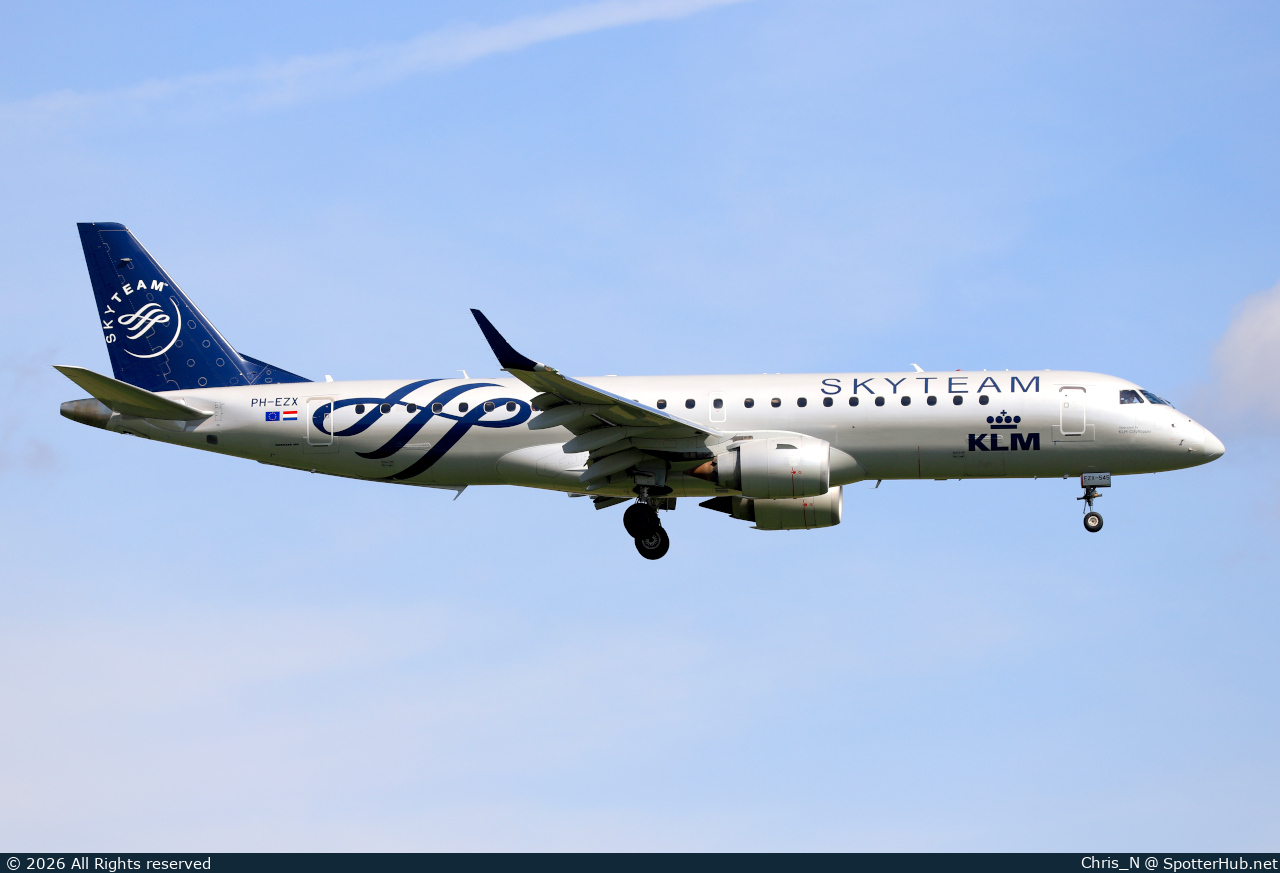 Photo of PH-EZX - Embraer ERJ-190STD operated by KLM Cityhopper