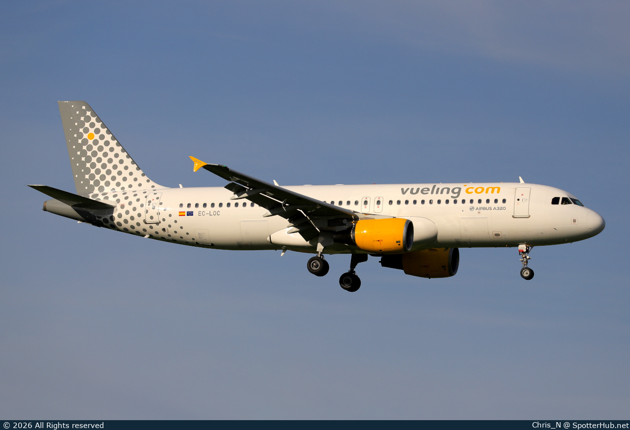 Photo of EC-LOC - Airbus A320-214 operated by Vueling