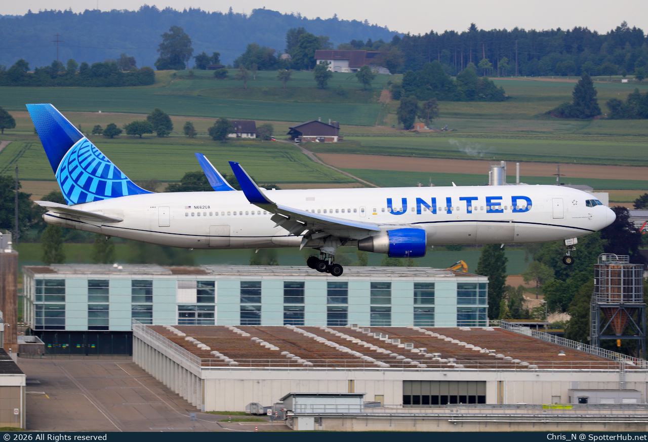 Photo of N662UA - Boeing 767-322(ER) operated by United Airlines