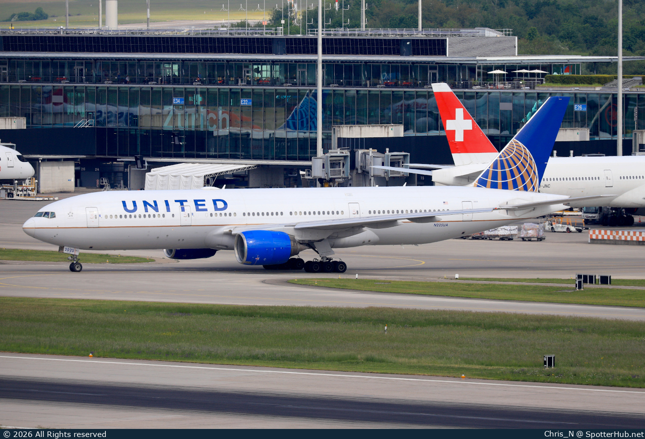 Photo of N225UA - Boeing 777-222(ER) operated by United Airlines