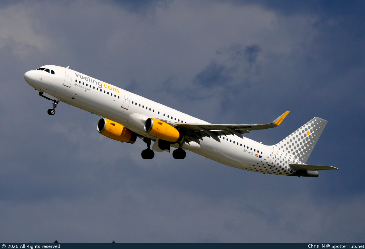 Photo of EC-MGZ - Airbus A321-231 operated by Vueling