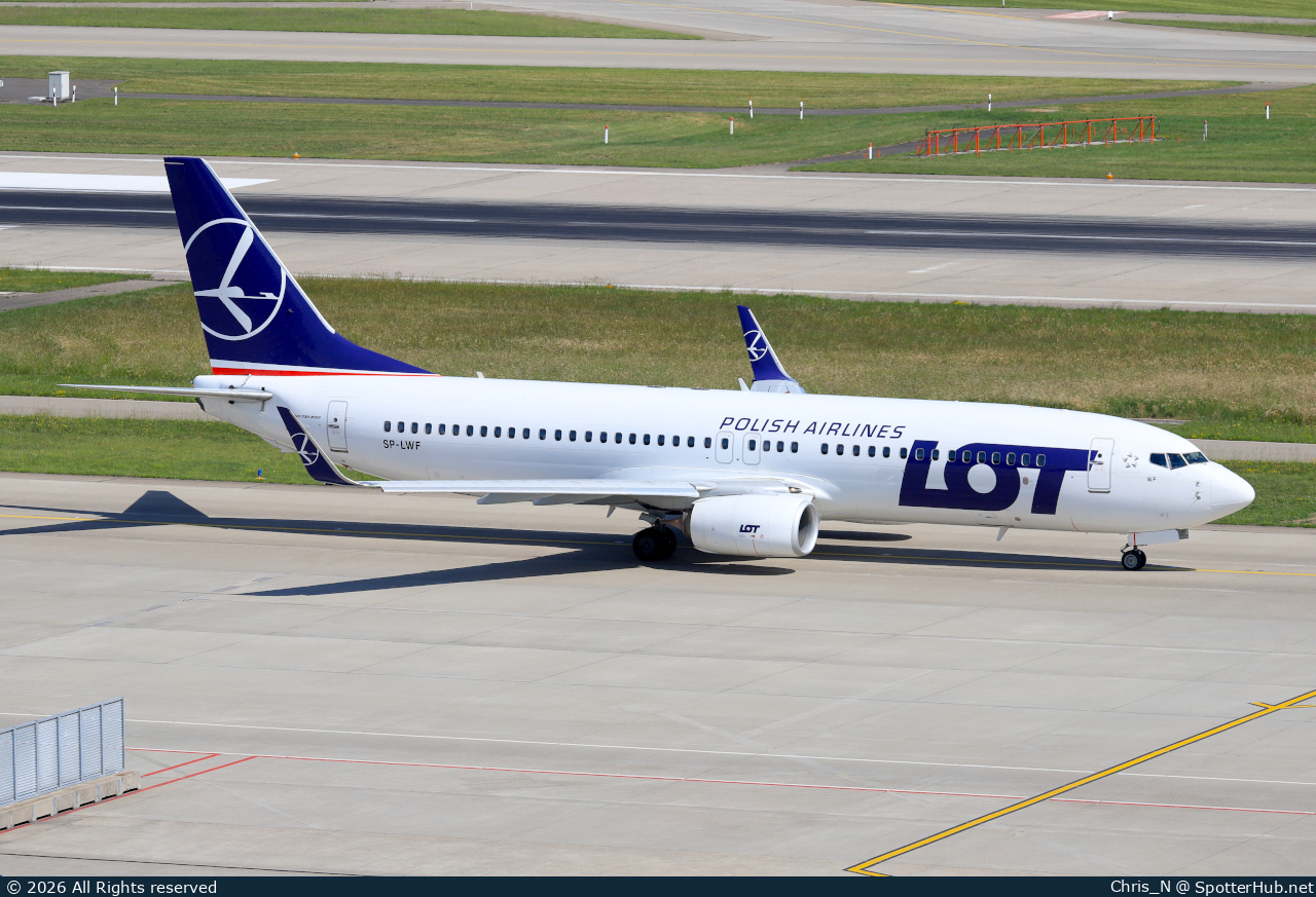 Photo of SP-LWF - Boeing 737-86N operated by LOT Polish Airlines