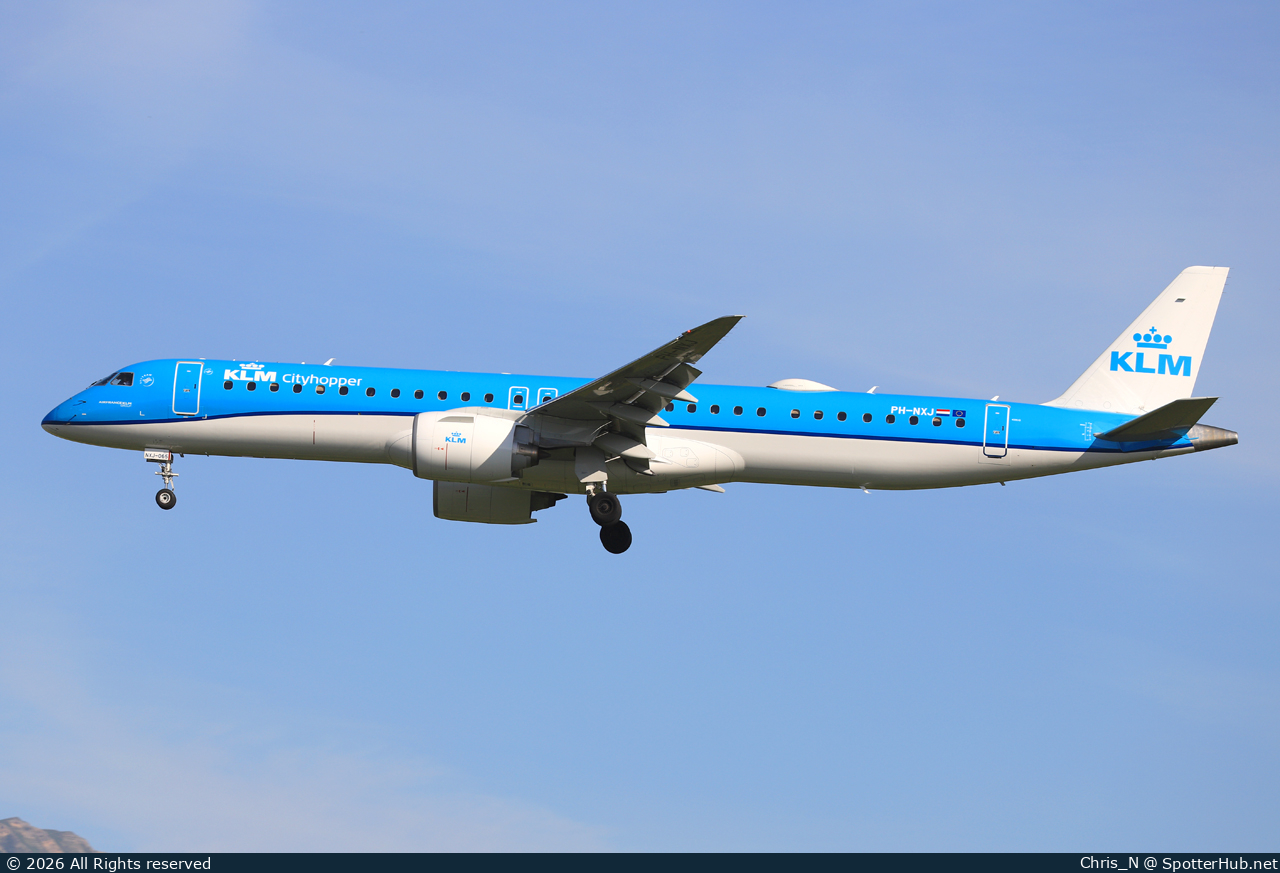 Photo of PH-NXJ - Embraer ERJ-195-E2 operated by KLM Cityhopper