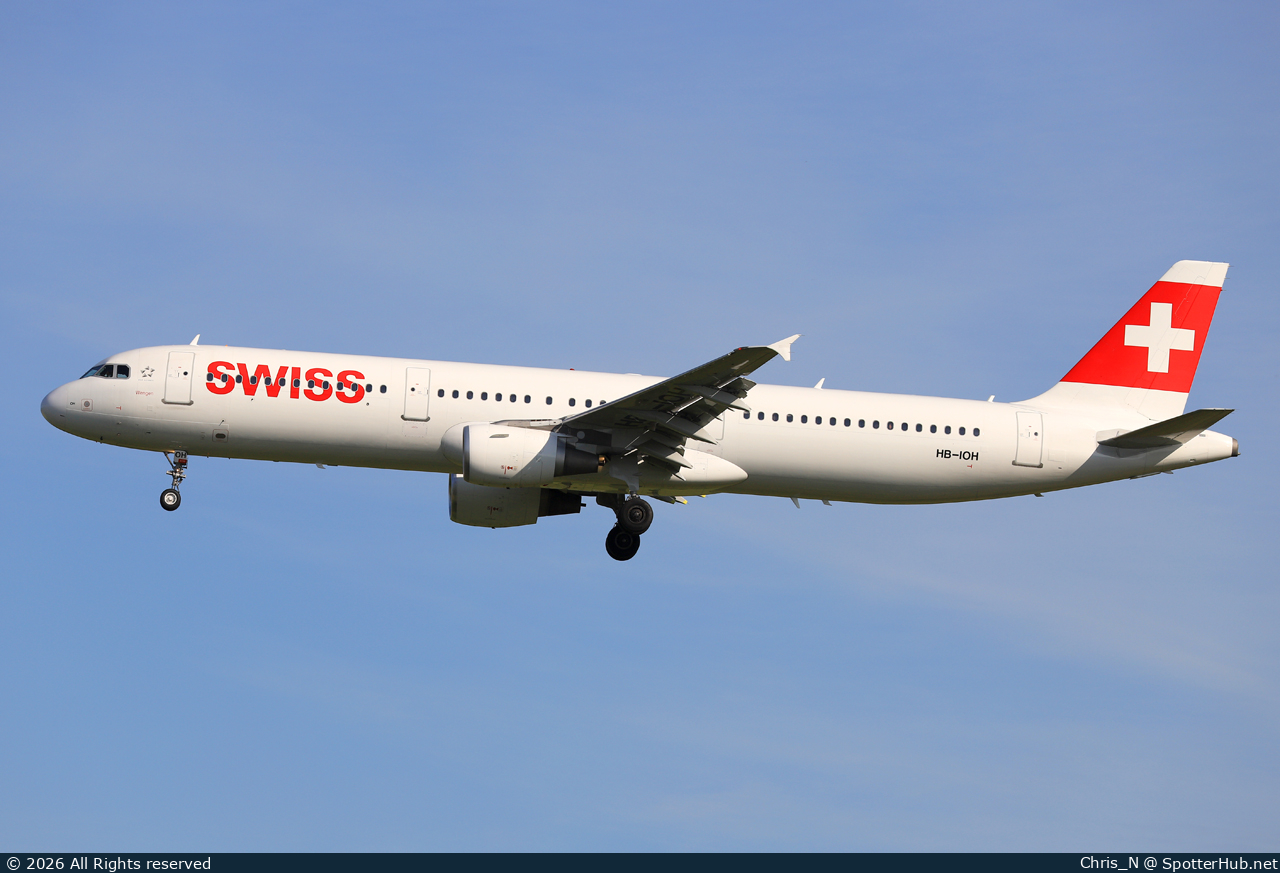 Photo of HB-IOH - Airbus A321-111 operated by Swiss International Air Lines