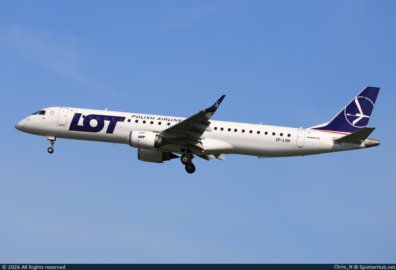 Photo of SP-LNH - Embraer ERJ-195AR operated by LOT Polish Airlines
