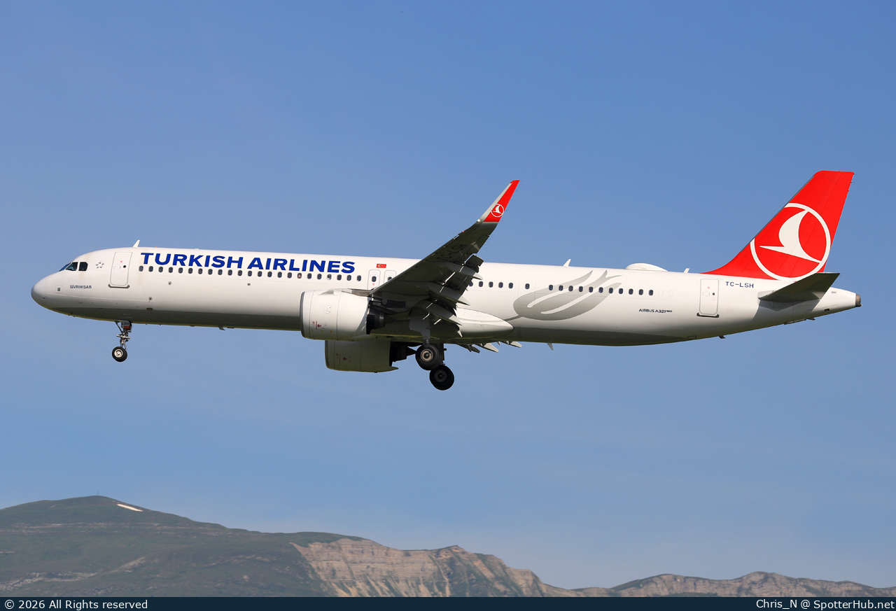 Photo of TC-LSH - Airbus A321-271NX operated by Turkish Airlines