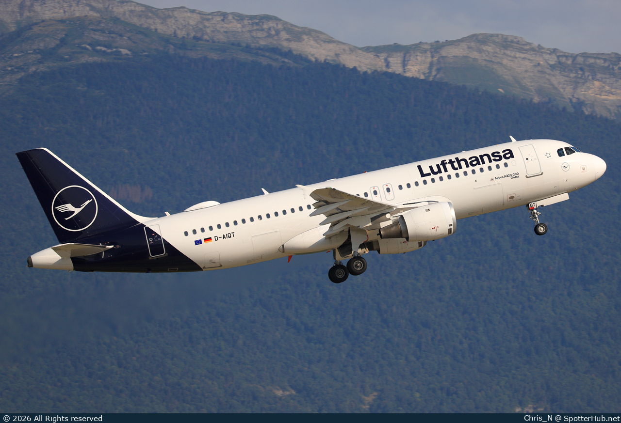 Photo of D-AIQT - Airbus A320-211 operated by Lufthansa