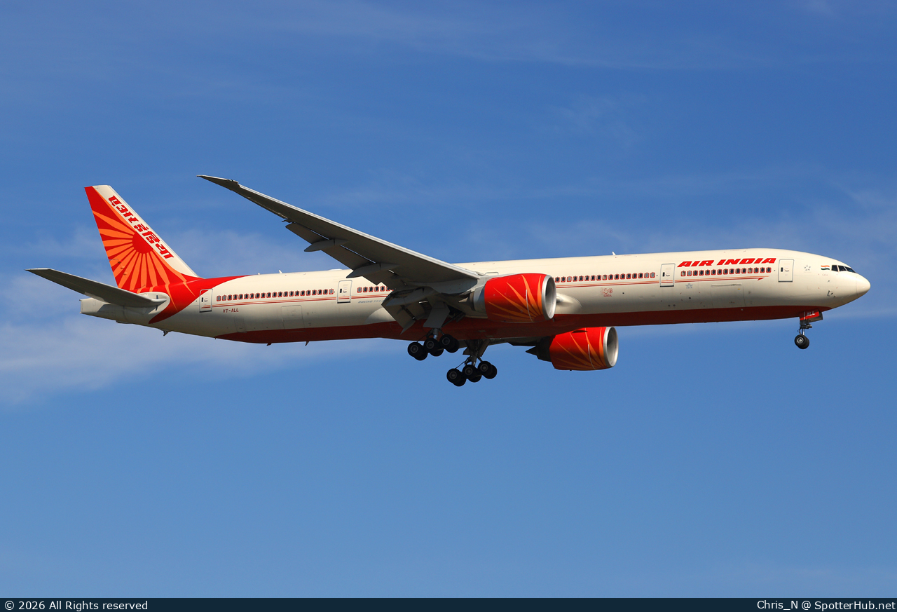 Photo of VT-ALL - Boeing 777-337(ER) operated by Air India