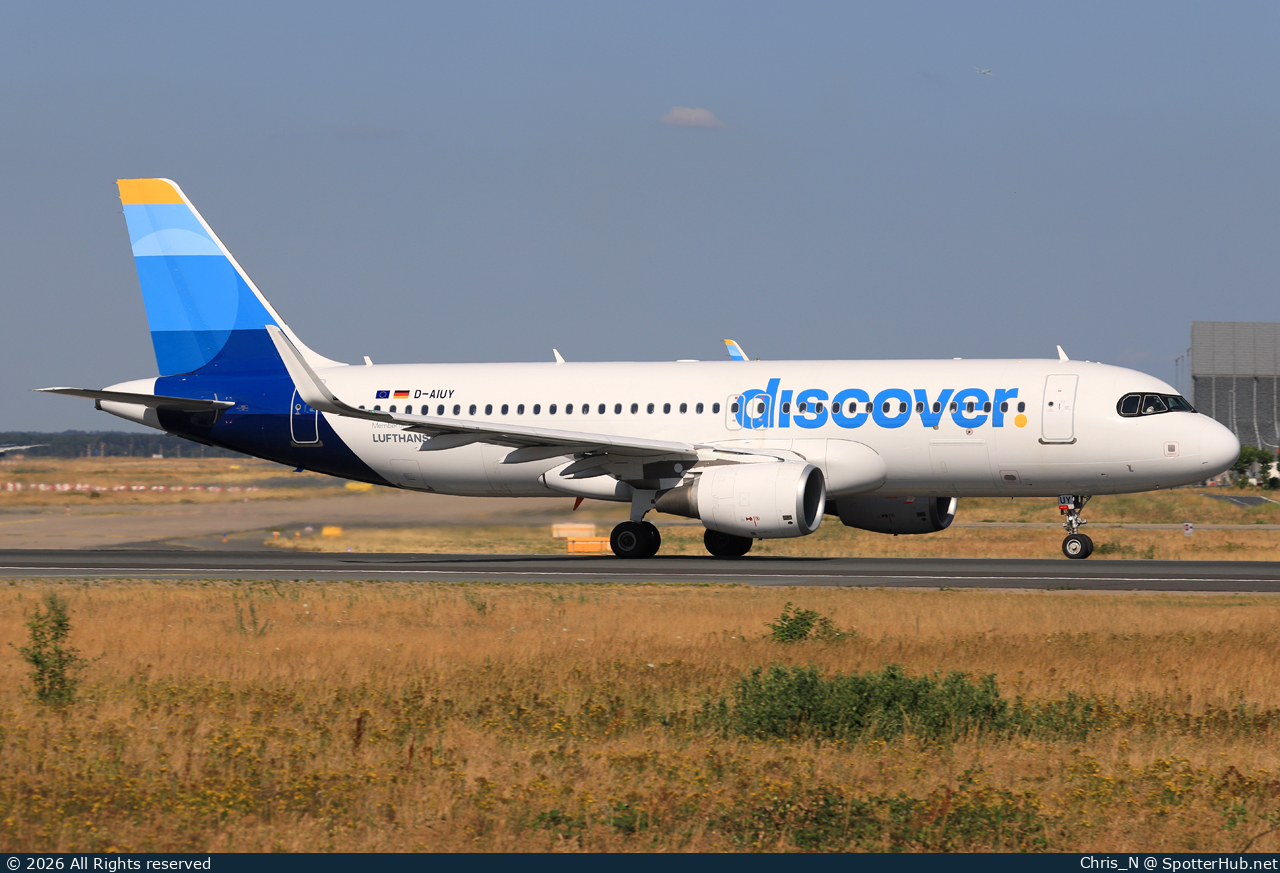 Photo of D-AIUY - Airbus A320-214 operated by Discover Airlines