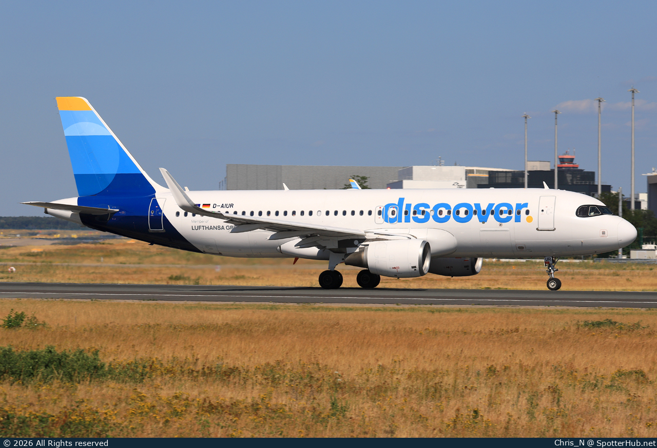 Photo of D-AIUR - Airbus A320-214 operated by Discover Airlines