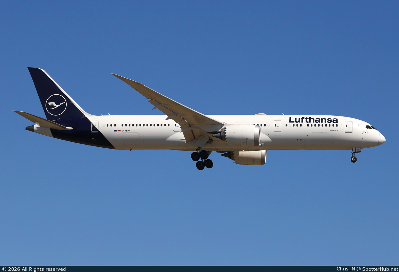 Photo of D-ABPA - Boeing 787-9 Dreamliner operated by Lufthansa