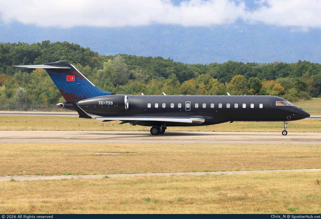 Photo of TC-TSS - Bombardier Global Express XRS operated by Genel Air