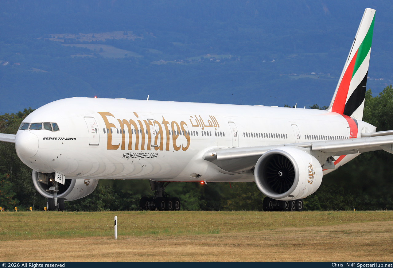 Photo of A6-EPB - Boeing 777-31H(ER) operated by Emirates