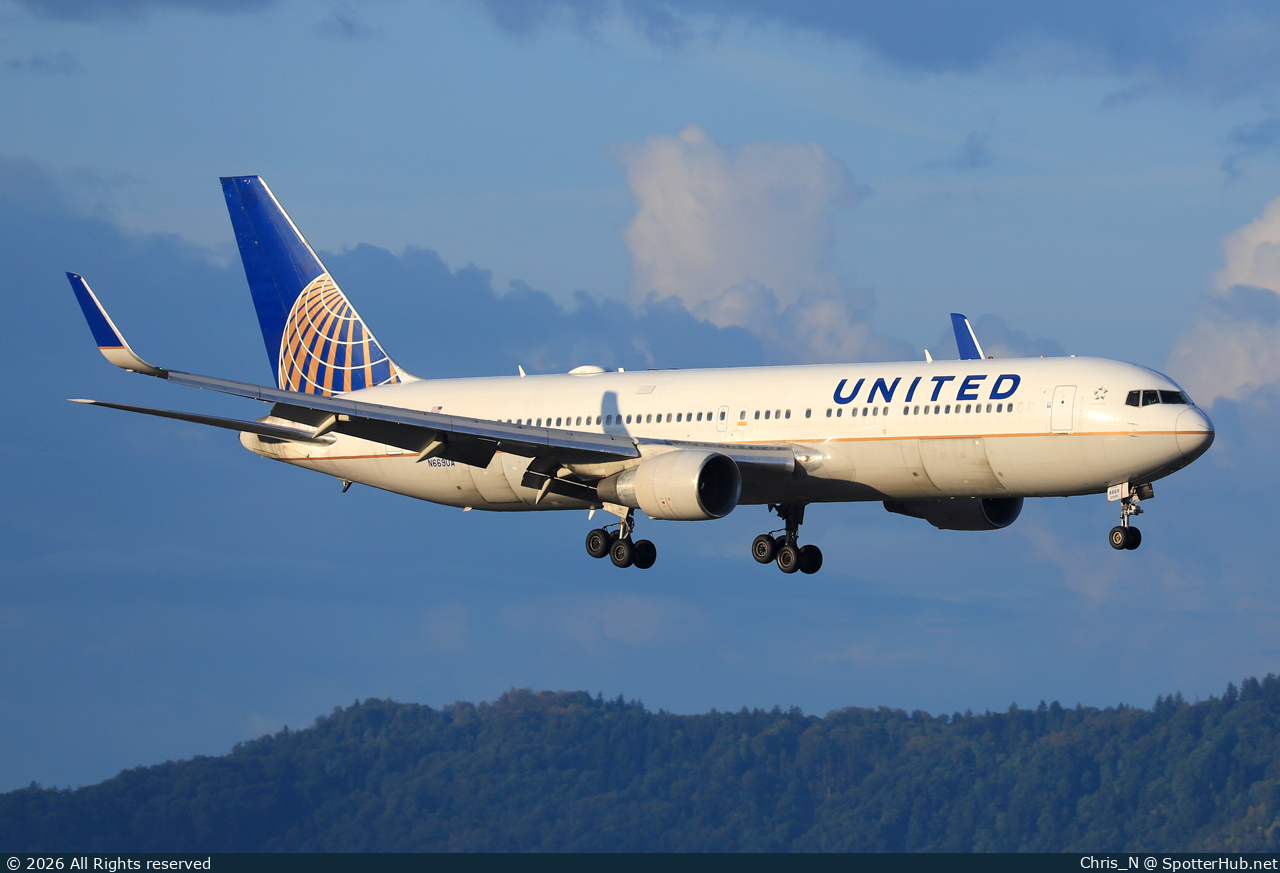 Photo of N669UA - Boeing 767-322(ER) operated by United Airlines