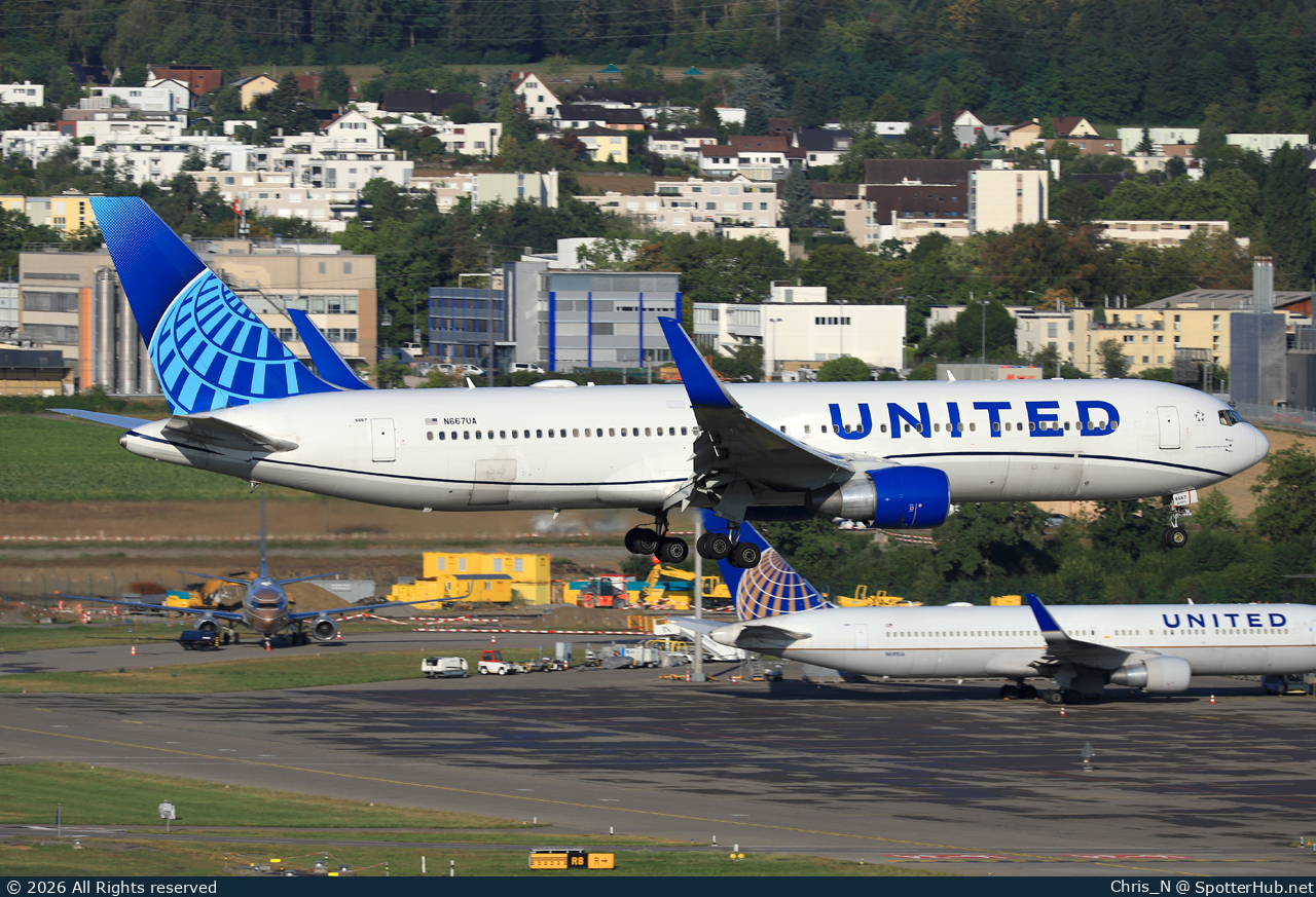 Photo of N667UA - Boeing 767-322(ER) operated by United Airlines