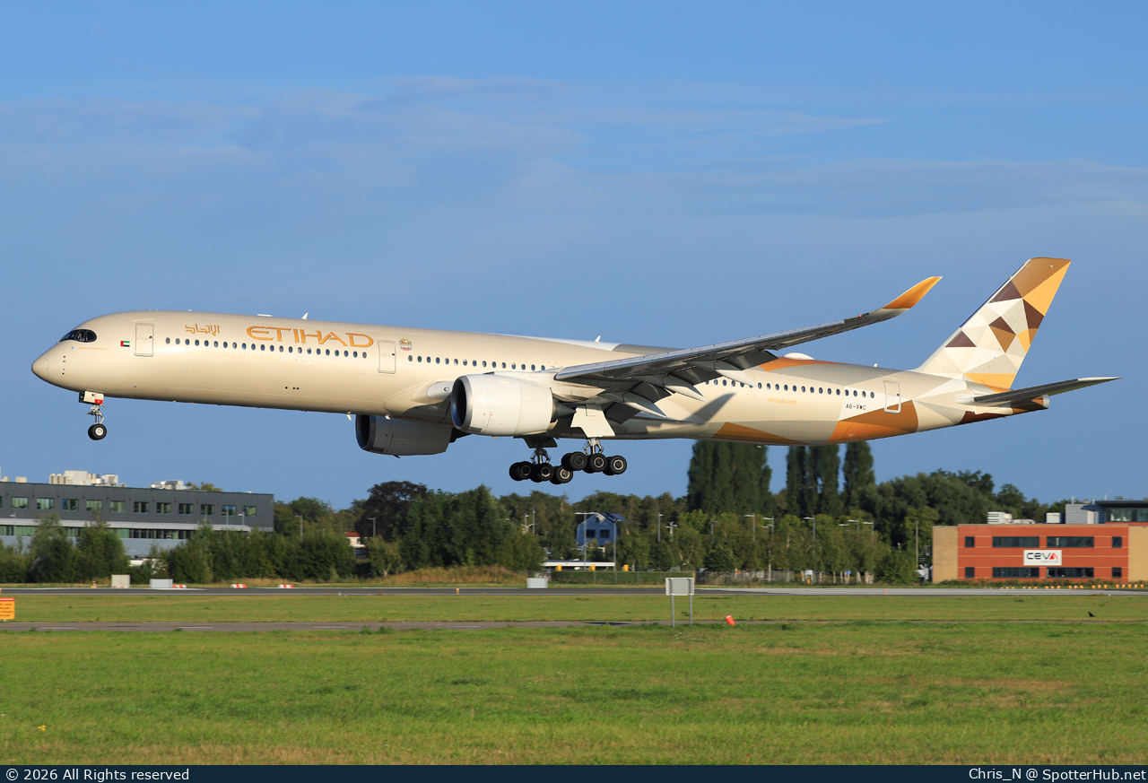Photo of A6-XWC - Airbus A350-1041 operated by Etihad Airways