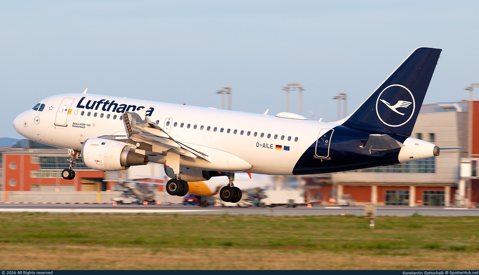 Photo of D-AILE - Airbus A319-114 operated by Lufthansa