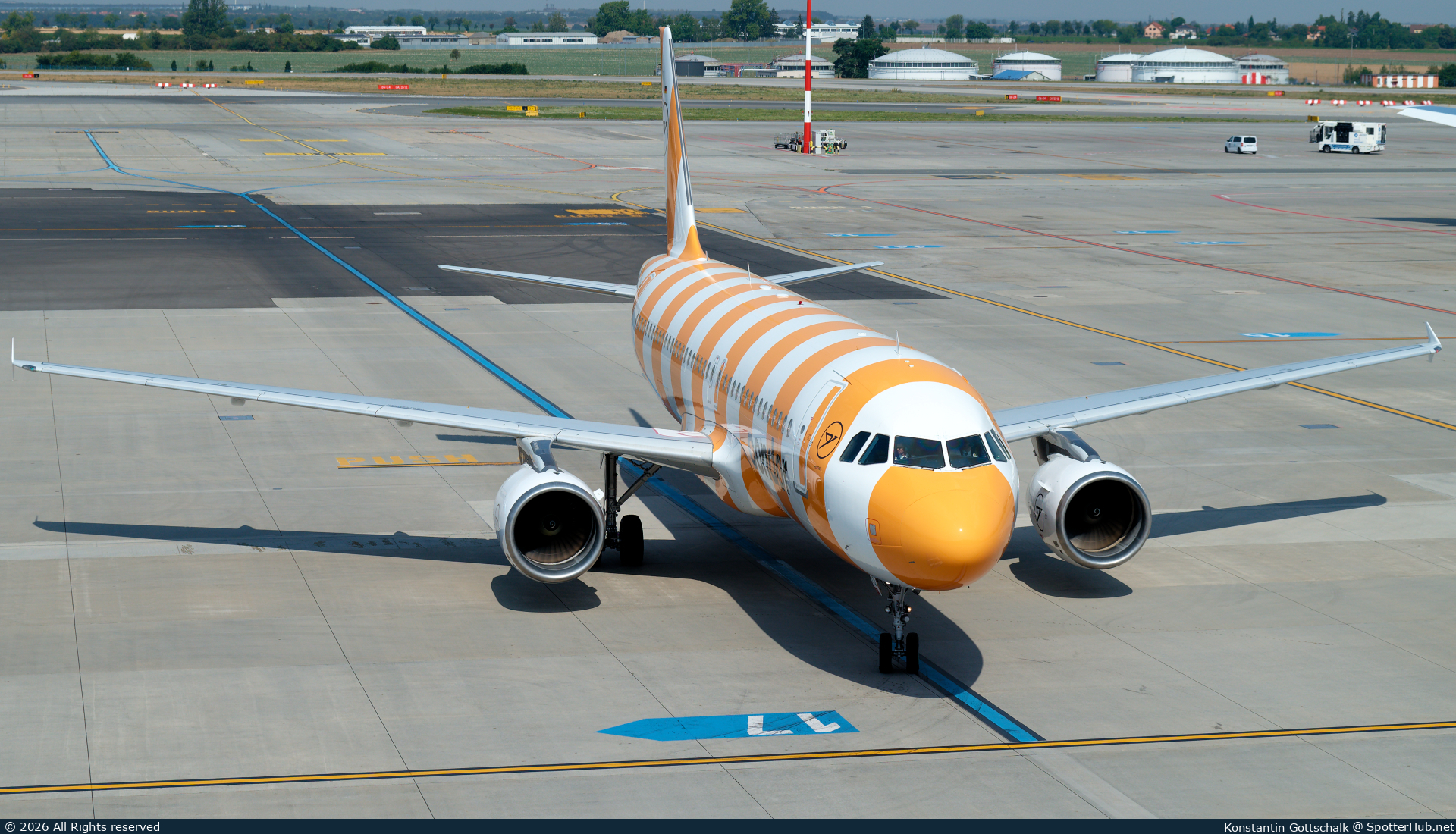 Photo of D-AICU - Airbus A320-214 operated by Condor