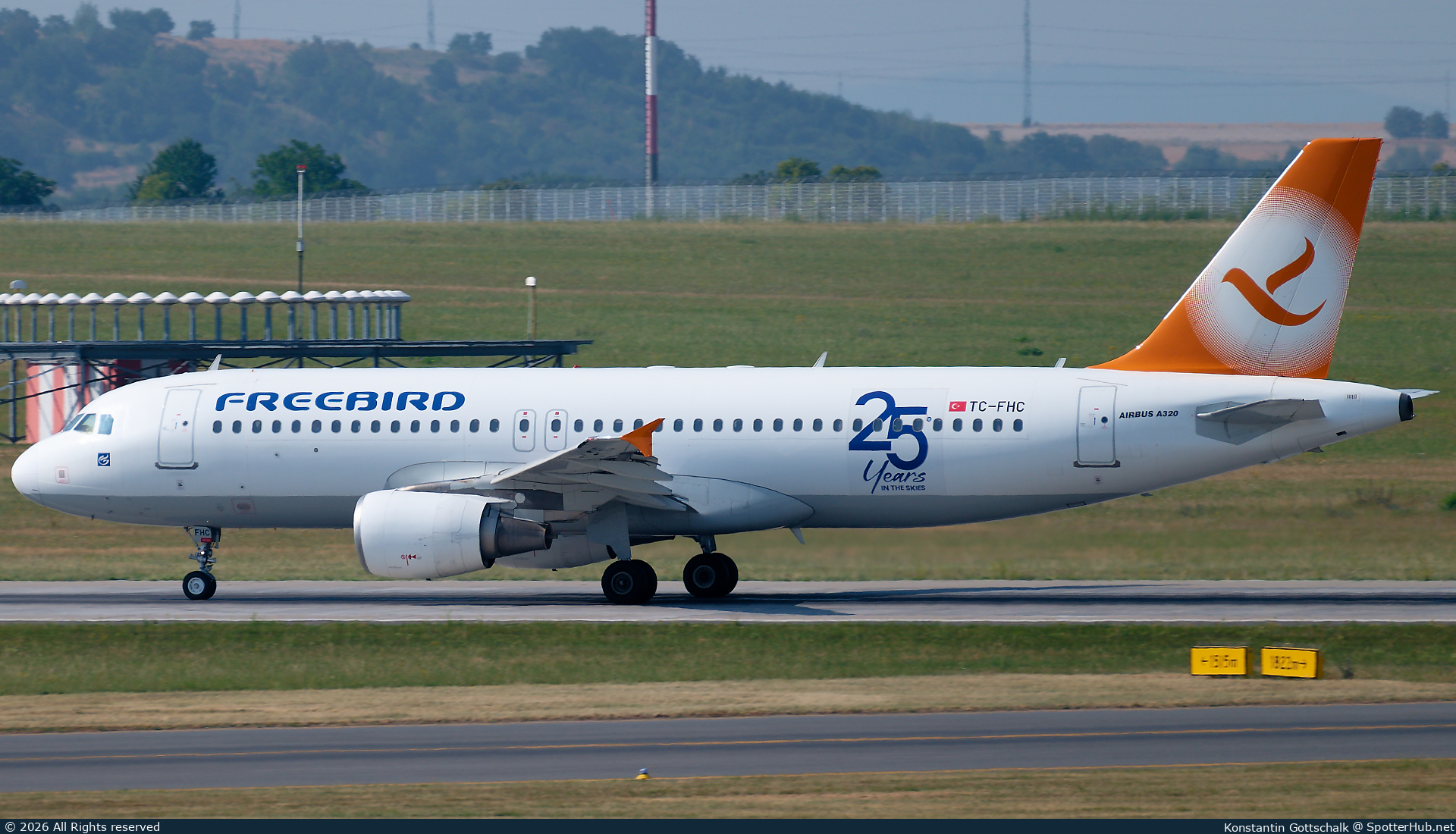 Photo of TC-FHC - Airbus A320-214 operated by Freebird Airlines