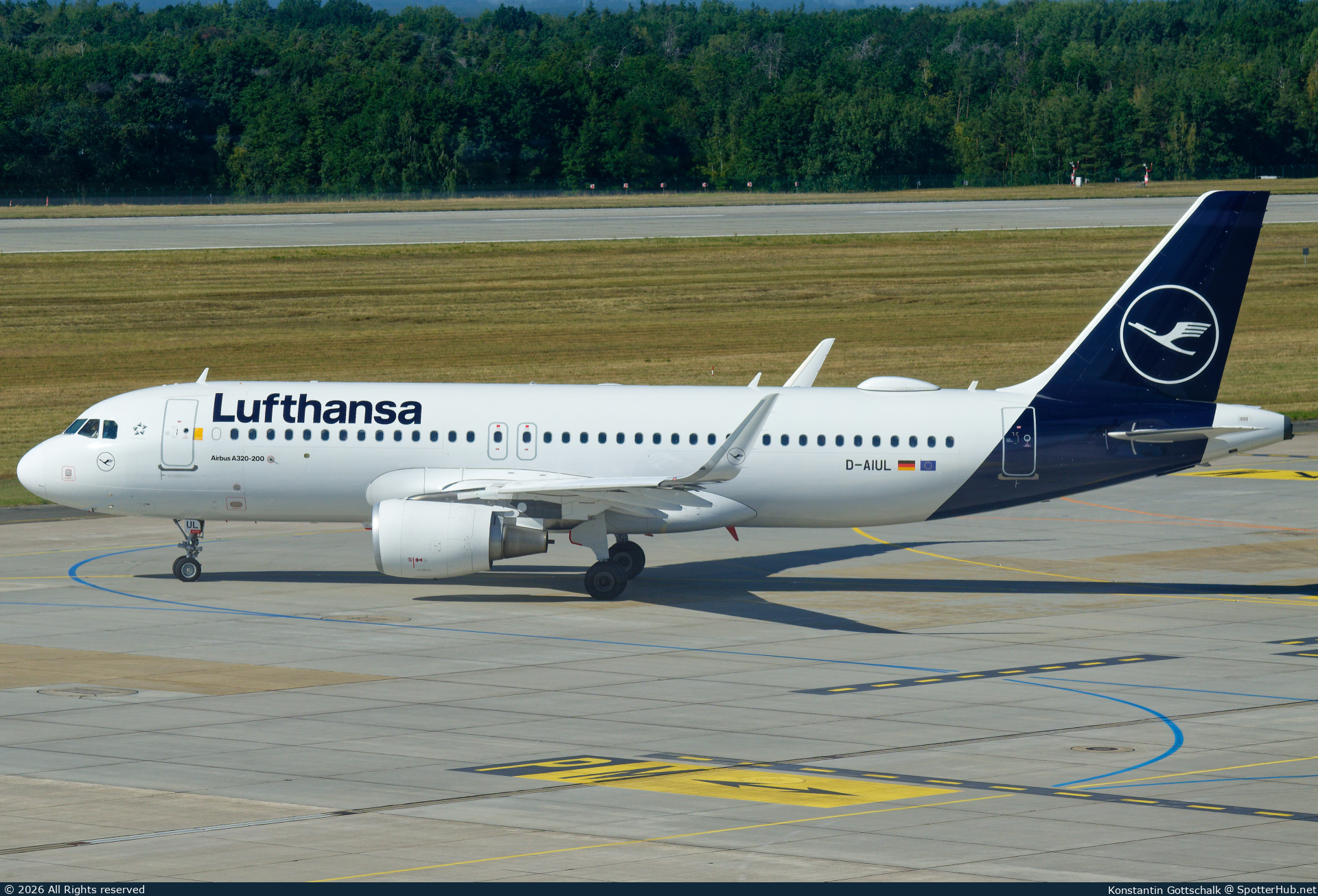 Photo of D-AIUL - Airbus A320-214 operated by Lufthansa